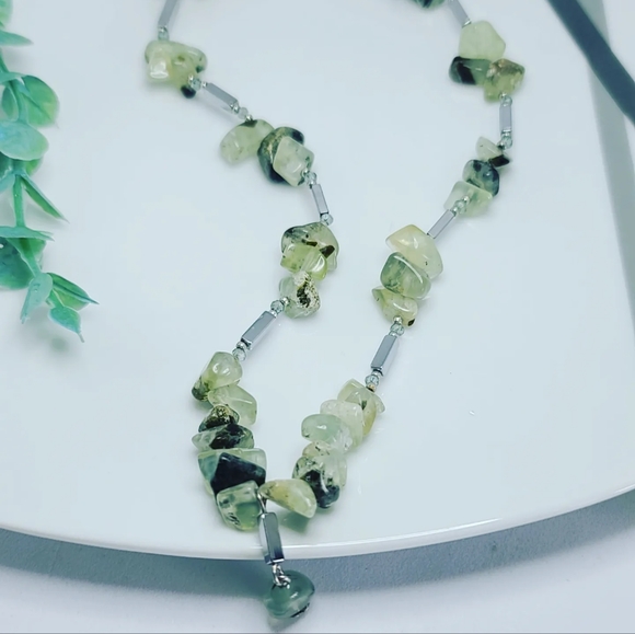 Prehnite necklace - Picture 3 of 4